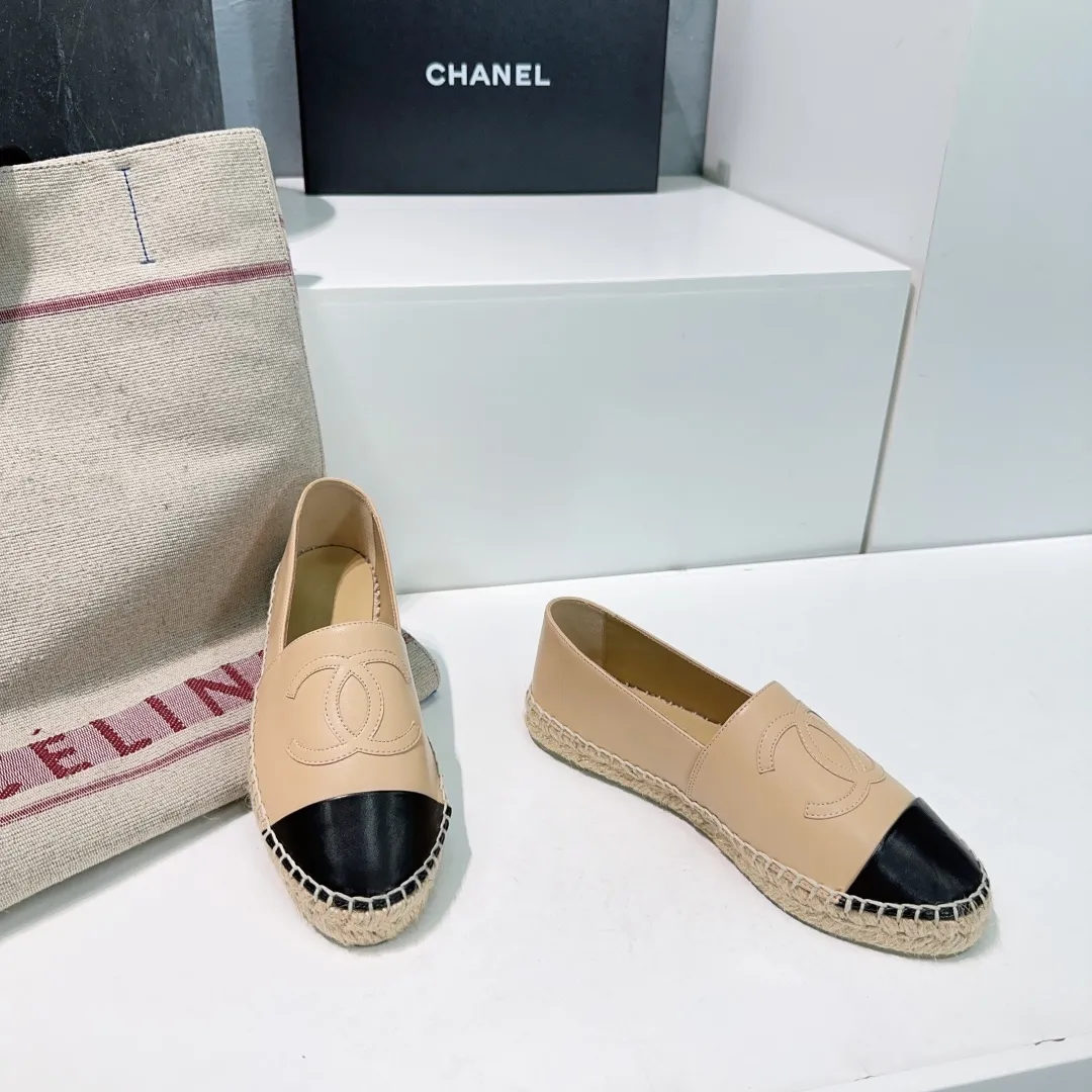 👟👟Ex-factory price 420👟👟 🌈🌈Hawaiian Holiday Series🏖️24 new colors 🌟🌟CHANEL🌟🌟Chanel's new hemp rope sole fisherman's shoes. 🔥🔥The upper is made of imported printed cloth, the inner pad is silk sheepskin, super soft sheep feet, and the original rubber-injected translucent rubber original color espadrille sole. 🐎Size: 35-40 (34, 41, 42 can be customized, non-refundable)